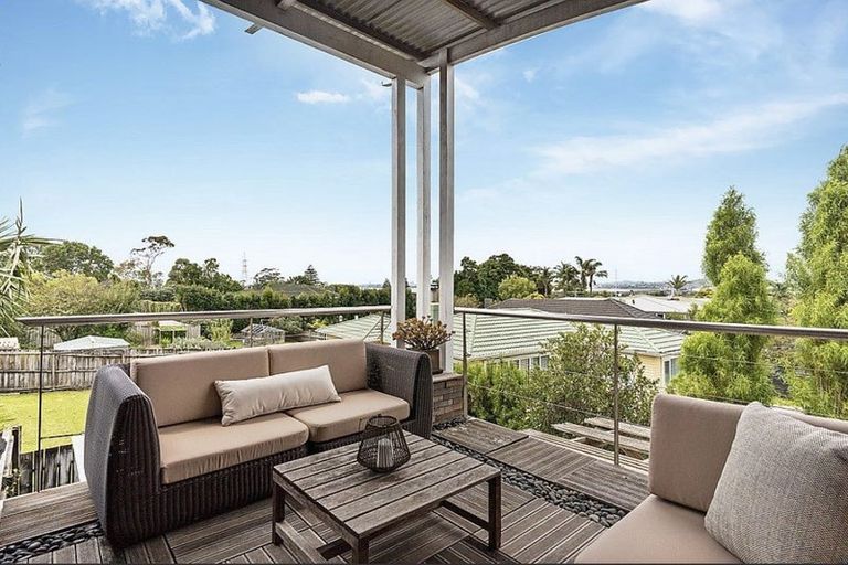 Photo of property in 2/2a Covil Avenue, Te Atatu South, Auckland, 0610