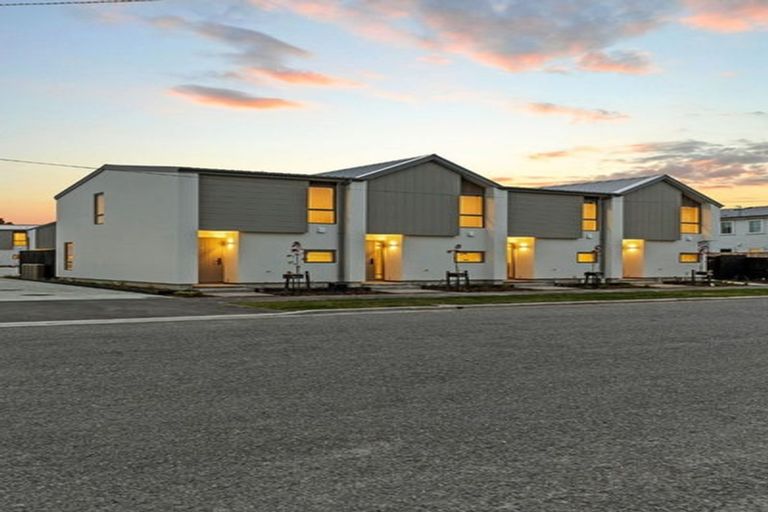 Photo of property in 43 Bampton Street, Burwood, Christchurch, 8061