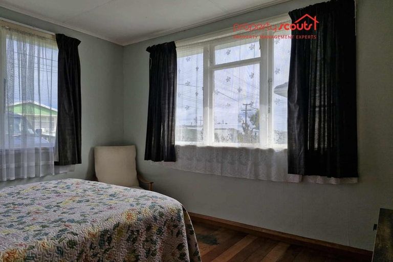 Photo of property in 42 Banks Street, Marfell, New Plymouth, 4310