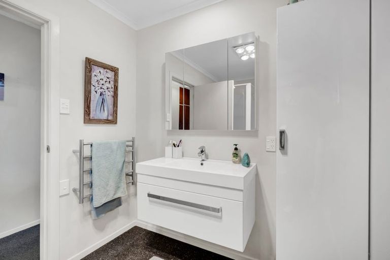 Photo of property in 78 Queens Road, Glen Avon, New Plymouth, 4312