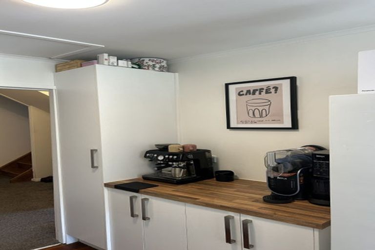 Photo of property in 14 Trelissick Crescent, Ngaio, Wellington, 6035