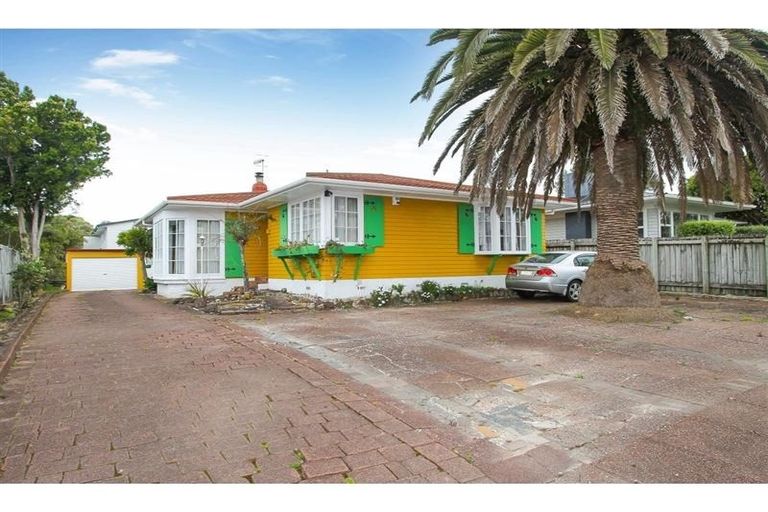 Photo of property in 27 Sylvia Road, Hillcrest, Auckland, 0627