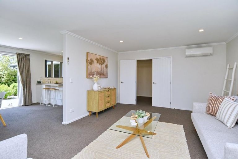 Photo of property in 4 Hurst Place, Parklands, Christchurch, 8083