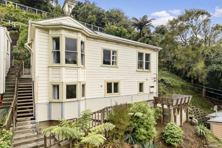 Photo of property in 28 Crieff Street, Northland, Wellington, 6012