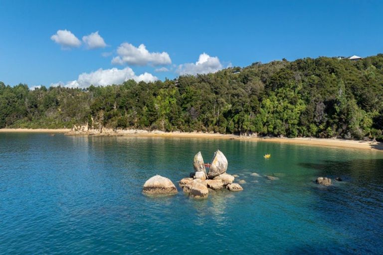 Photo of property in 180 Tokongawa Drive, Kaiteriteri, Motueka, 7197