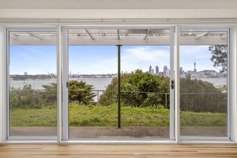 Photo of property in 59 Sylvan Avenue, Northcote, Auckland, 0627