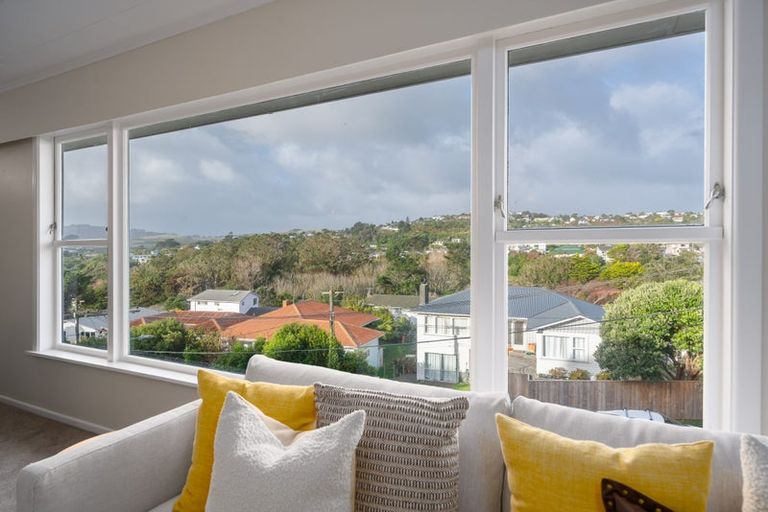 Photo of property in 11 Angell Street, Johnsonville, Wellington, 6037