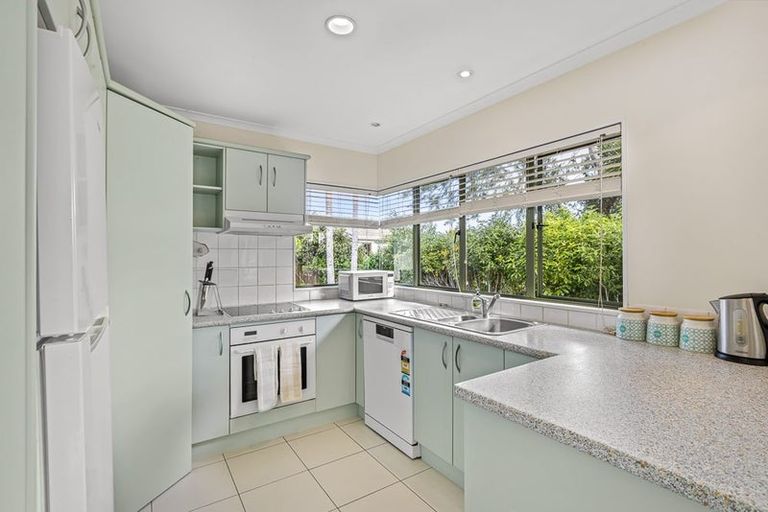 Photo of property in 2/67 Arran Road, Browns Bay, Auckland, 0630