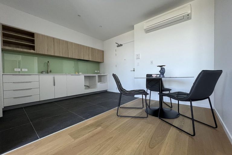 Photo of property in 1 Buscomb Avenue, Henderson, Auckland, 0610