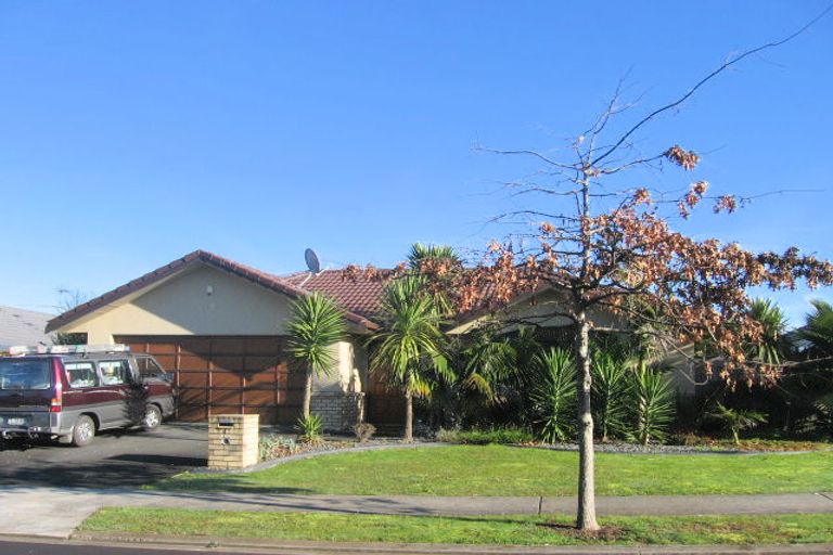 Photo of property in 4 Nad Place, East Tamaki Heights, Auckland, 2016