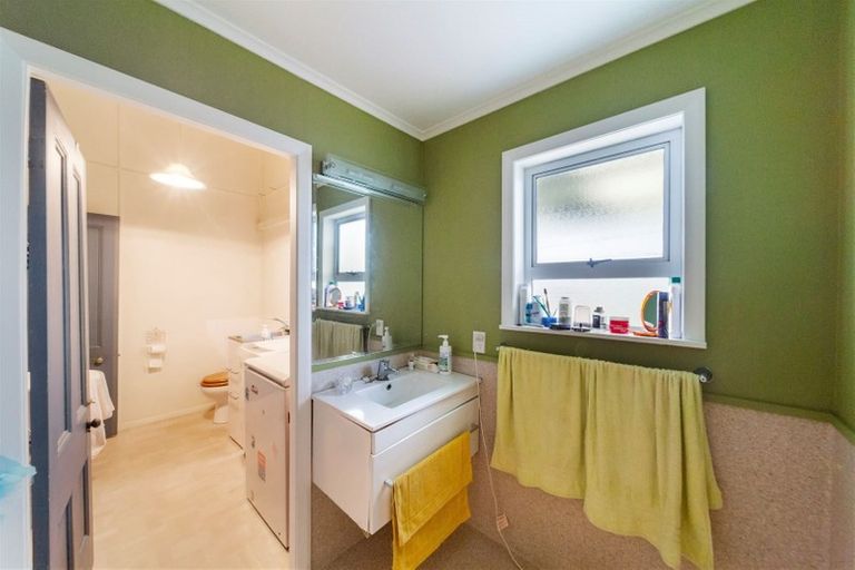 Photo of property in 16 Surrey Street, Hawera, 4610