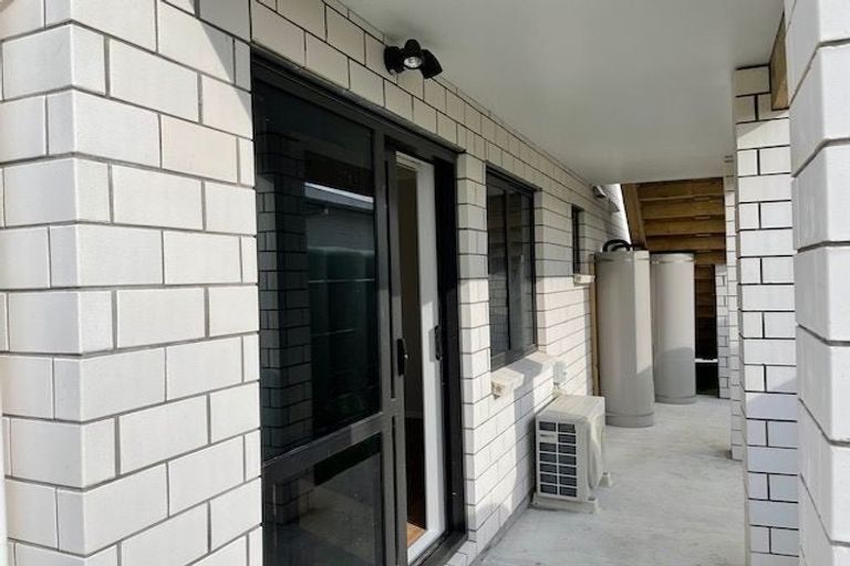 Photo of property in 3a Edwards Avenue, Henderson, Auckland, 0610