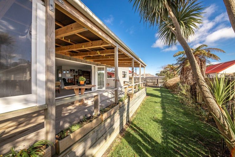 Photo of property in 28 Queen Street, Westport, 7825