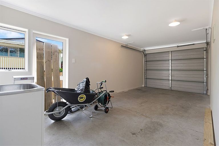 Photo of property in 14a Pooks Road, Ranui, Auckland, 0612