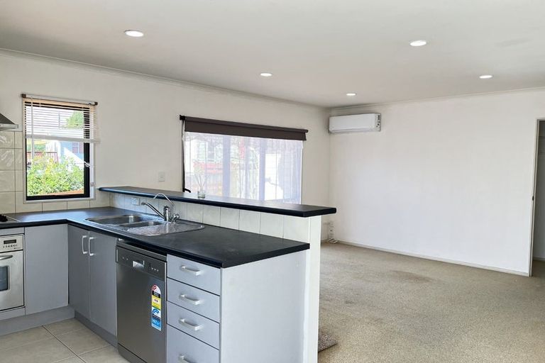 Photo of property in 43 Blease Street, New Lynn, Auckland, 0600