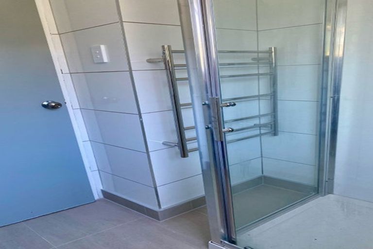 Photo of property in 21 Eskdale Road, Birkdale, Auckland, 0626