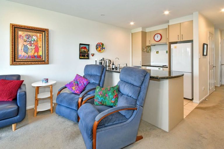 Photo of property in 2/8 Landscape Road, Papatoetoe, Auckland, 2025