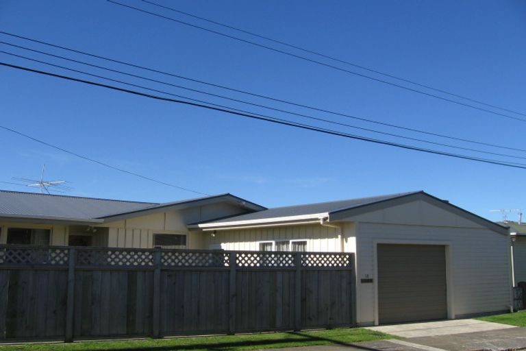 Photo of property in 10 Jane Grove, Paparangi, Wellington, 6037