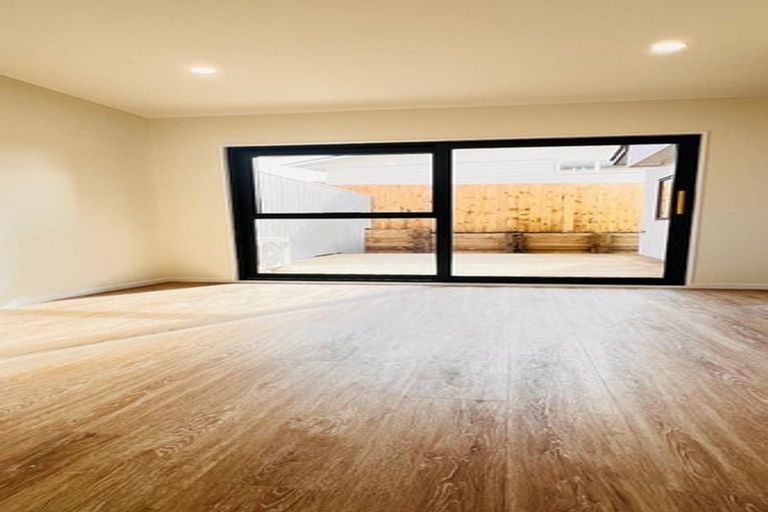 Photo of property in 4 Medina Place, Half Moon Bay, Auckland, 2012