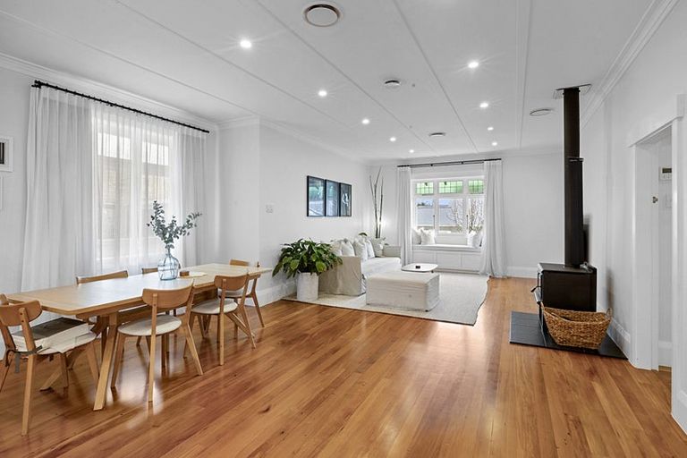 Photo of property in 70 Morley Street, New Plymouth, 4310