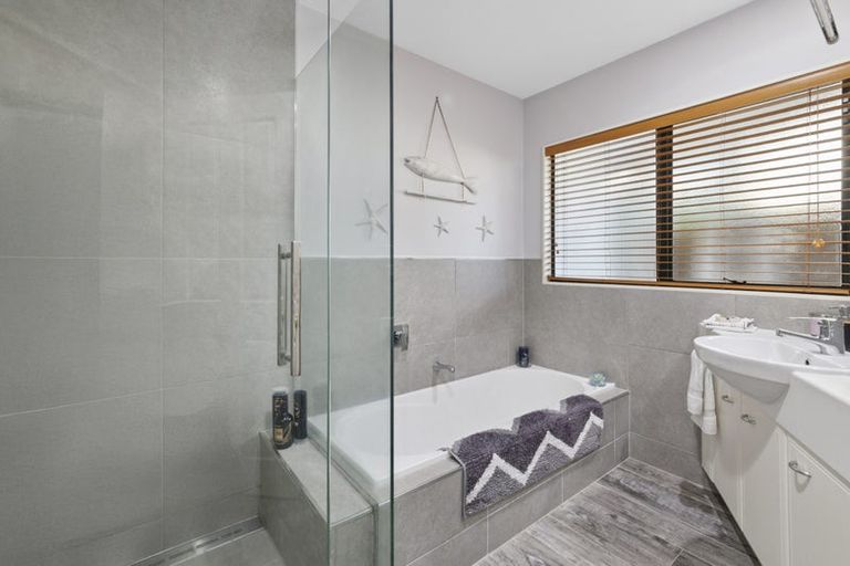 Photo of property in 101a Arran Road, Browns Bay, Auckland, 0630