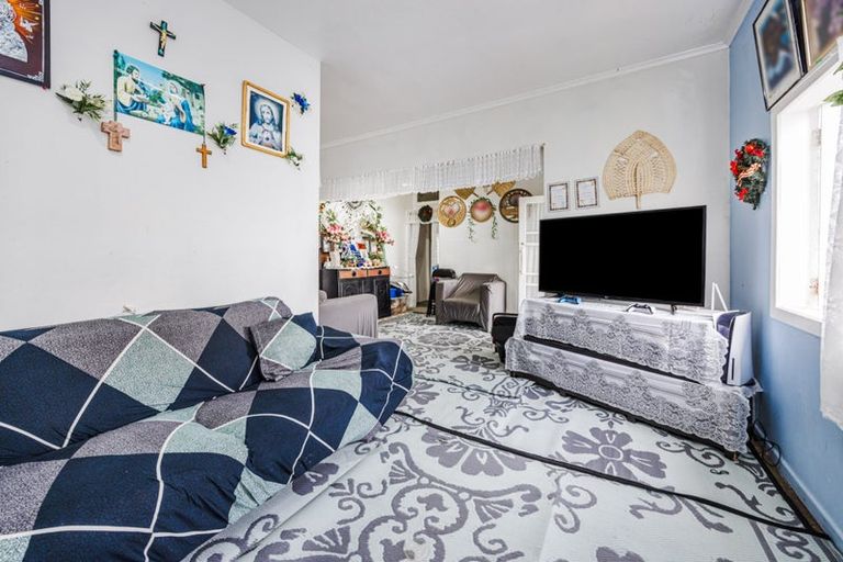 Photo of property in 319 Massey Road, Mangere East, Auckland, 2024