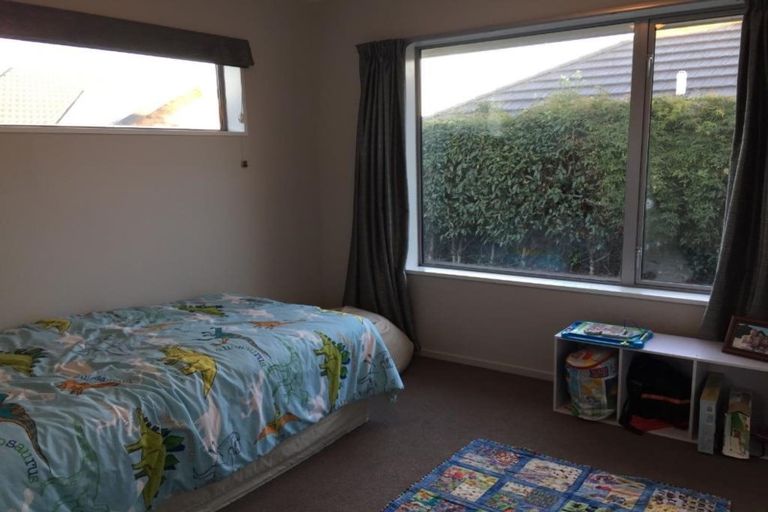 Photo of property in 26 Foresters Crescent, Parklands, Christchurch, 8083