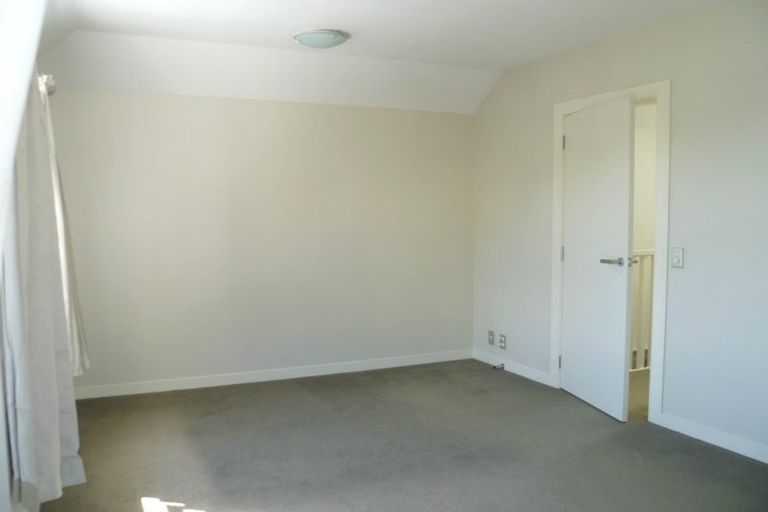 Photo of property in 3 Papawai Terrace, Mount Cook, Wellington, 6021