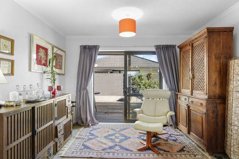 Photo of property in 2/84 Memorial Avenue, Ilam, Christchurch, 8053