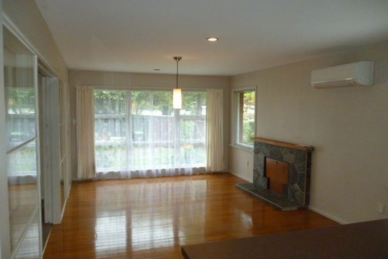 Photo of property in 17 Brookby Crescent, Avonhead, Christchurch, 8042