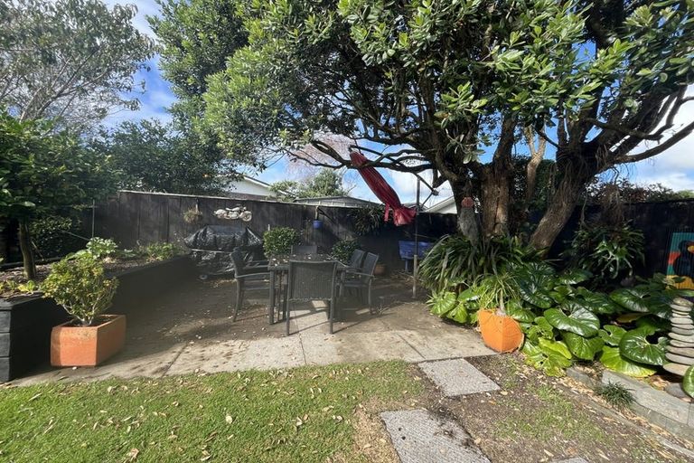 Photo of property in 112 Heta Road, Highlands Park, New Plymouth, 4312