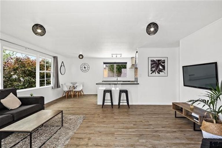 Photo of property in 3 Sumich Place, West Harbour, Auckland, 0618