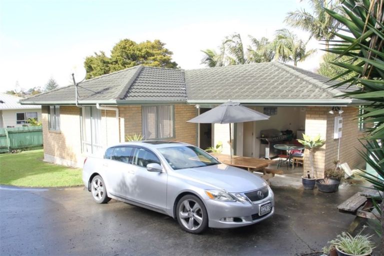 Photo of property in 100a Lincoln Park Avenue, Massey, Auckland, 0614