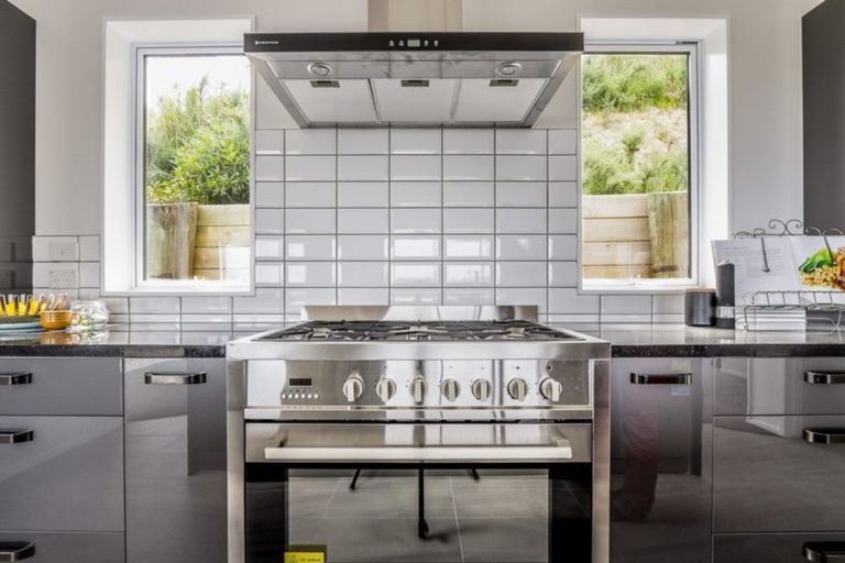 Photo of property in 103 Kakariki Grove, Waikanae, 5036