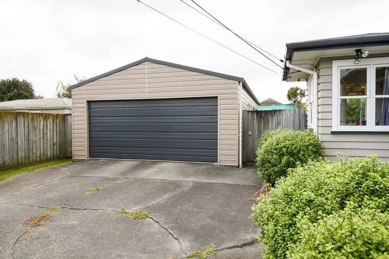 Photo of property in 18 Woburn Place, Takaro, Palmerston North, 4412