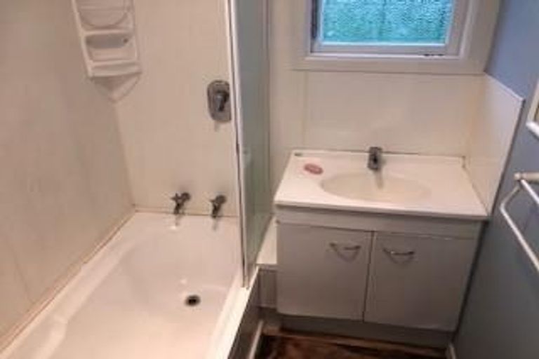 Photo of property in 4 Kereru Street, Henderson, Auckland, 0612