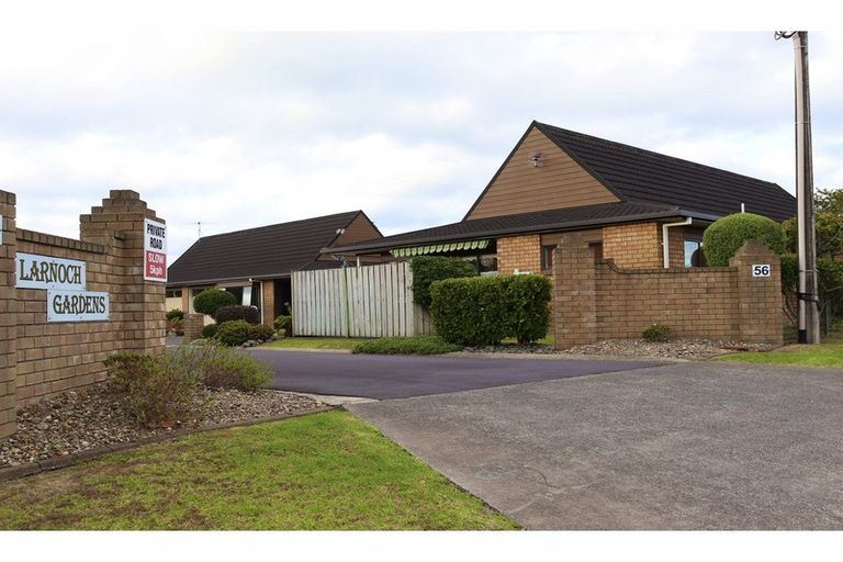Photo of property in 2/56 Larnoch Road, Henderson, Auckland, 0610