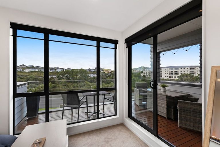 Photo of property in 22 Arran Point Parade, Orewa, 0931