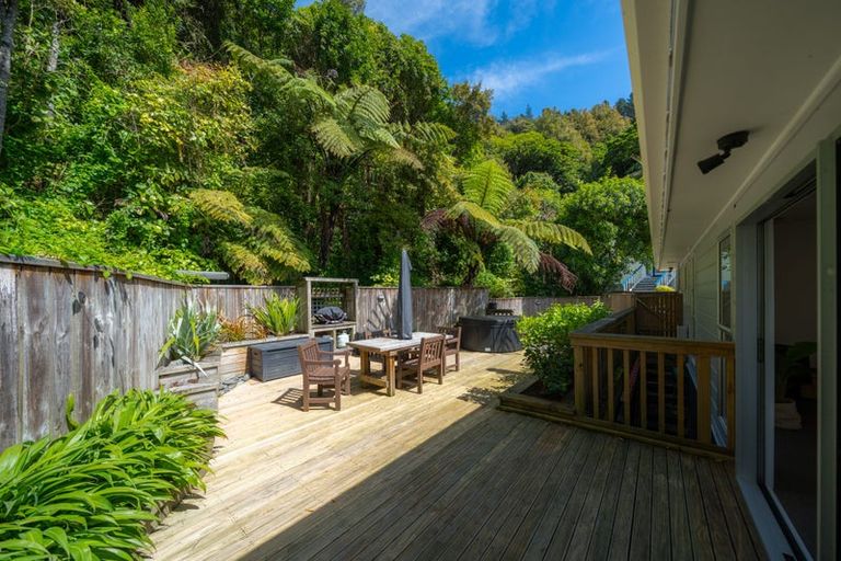 Photo of property in 20 Westhaven Drive, Tawa, Wellington, 5028