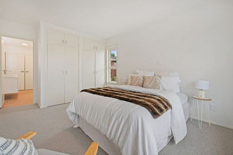 Photo of property in 42 Ray Small Drive, Pahurehure, Papakura, 2113