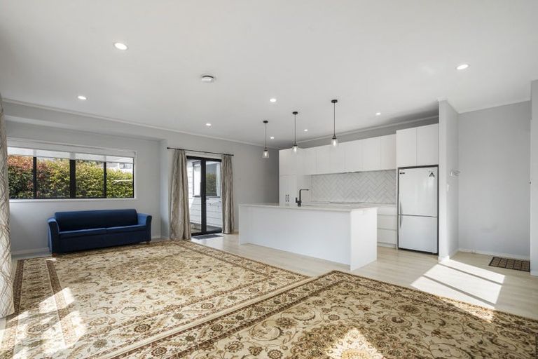 Photo of property in 4a Barron Drive, Green Bay, Auckland, 0604