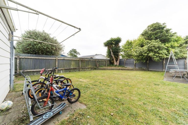 Photo of property in 14 Otaki Place, Westbrook, Palmerston North, 4412