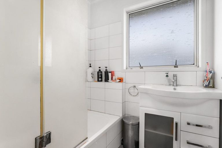 Photo of property in 32 Garus Avenue, Mangere East, Auckland, 2024