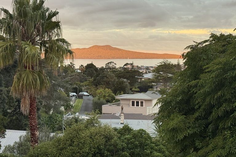 Photo of property in 84 Parr Terrace, Castor Bay, Auckland, 0620