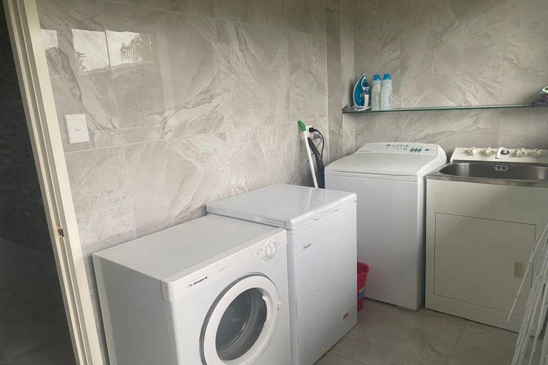 Photo of property in 2/35 Bramley Drive, Farm Cove, Auckland, 2012