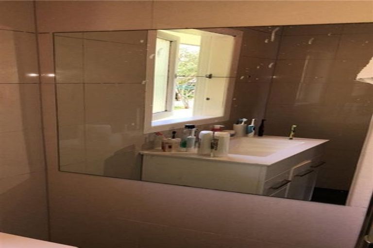 Photo of property in 51 Smythe Road, Henderson, Auckland, 0612