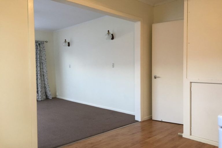 Photo of property in 132 Triangle Road, Massey, Auckland, 0614