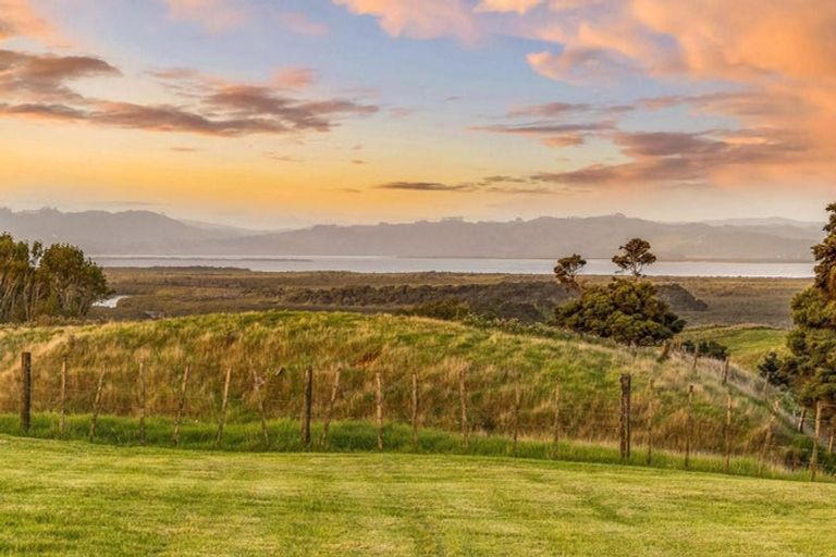 Photo of property in 13 Slater Road, South Head, 0874