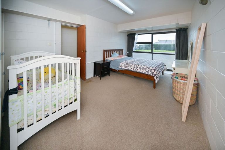 Photo of property in 1/2 Northall Road, New Lynn, Auckland, 0600