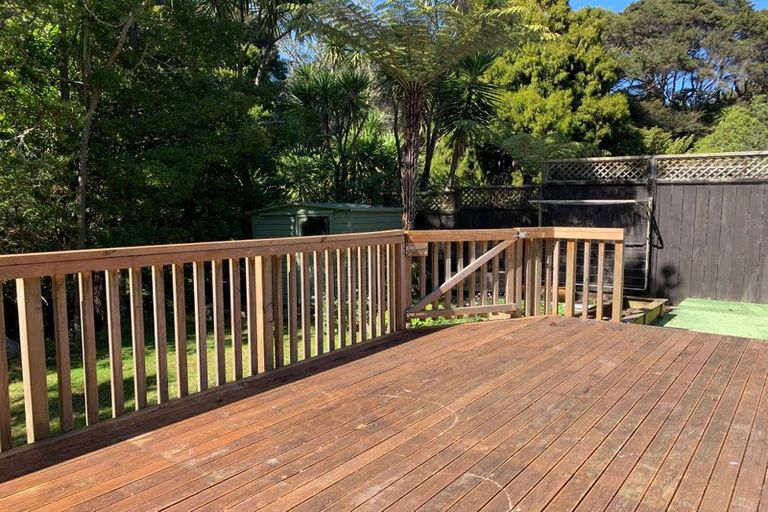 Photo of property in 2/6 Sonnenberg Way, Titirangi, Auckland, 0604